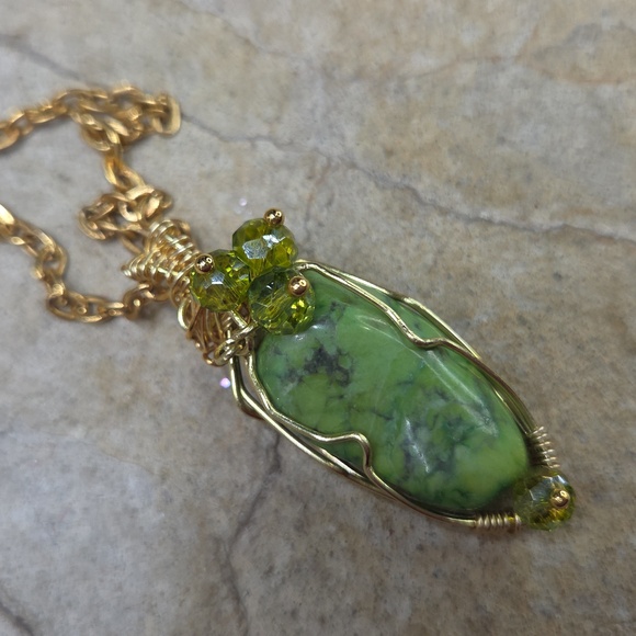 Green Turquoise Wirewrapped Pendant Necklace - Picture 1 of 8